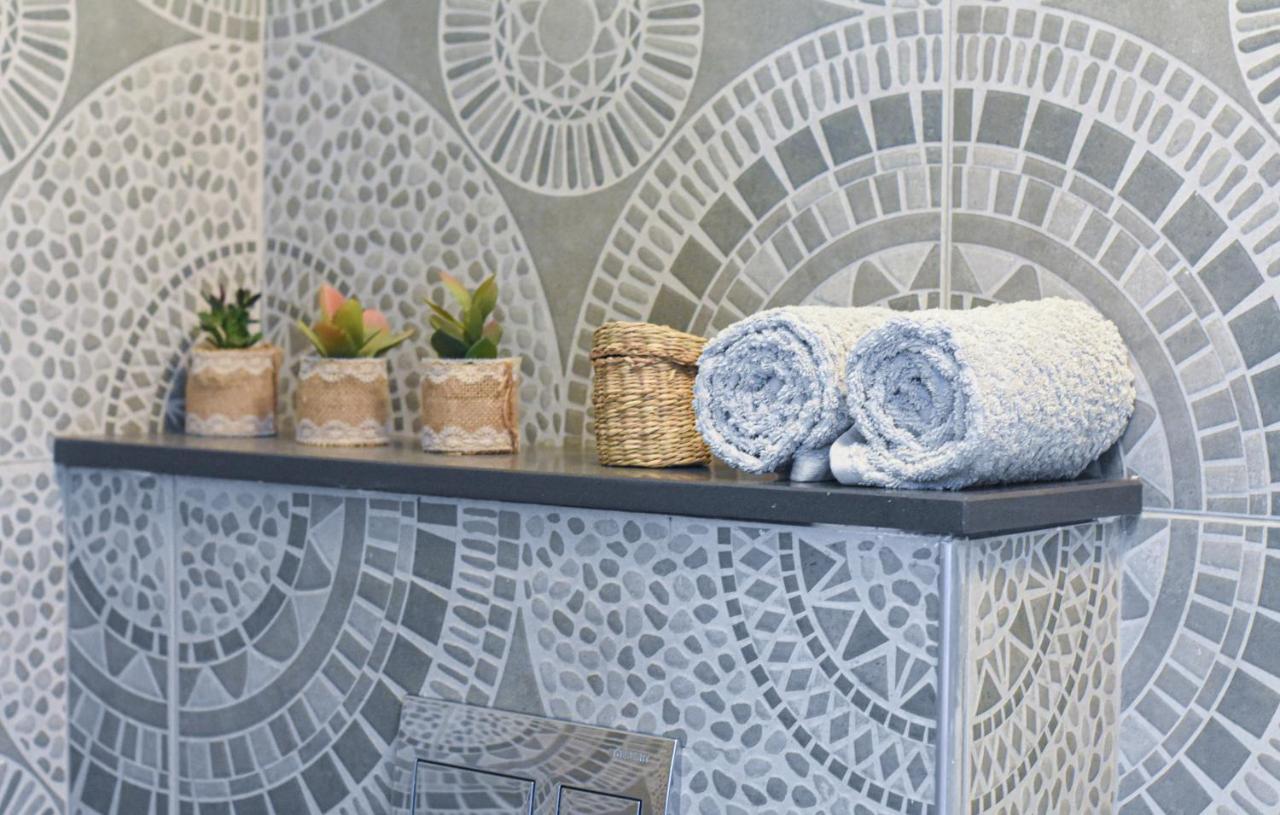 Sunshine Suite Boutique Only 5 Min Walk To The Beach - By Seaelo 埃拉特 外观 照片